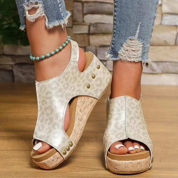MERVOR -  Keilsandalen mit mittlerem Absatz